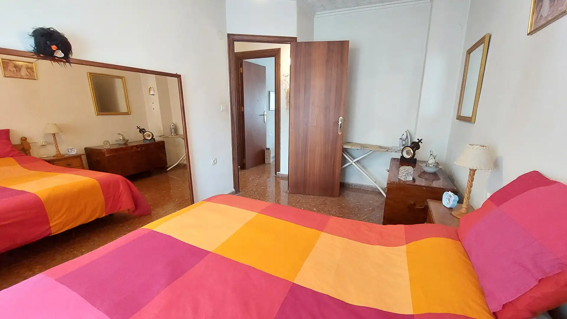 Habitación de Casa adosada en venta en Murcia con Terraza, Amueblado y Alarma