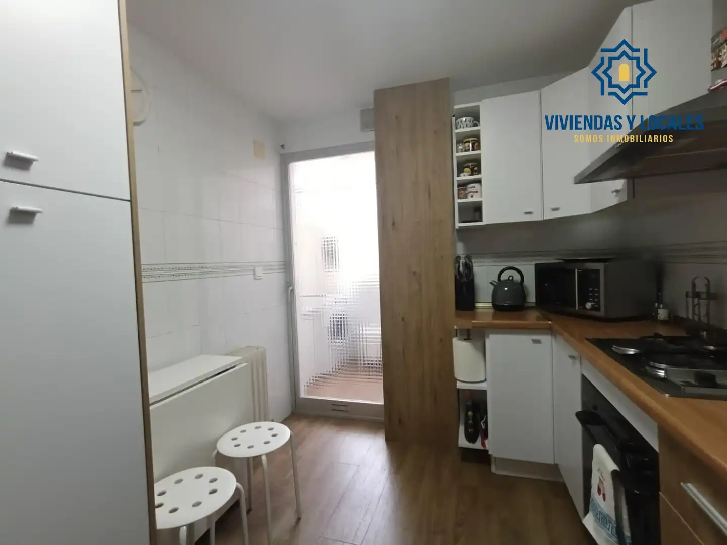 Cuina de Pis de lloguer en Granada amb Aire condicionat, Calefacció i Moblat
