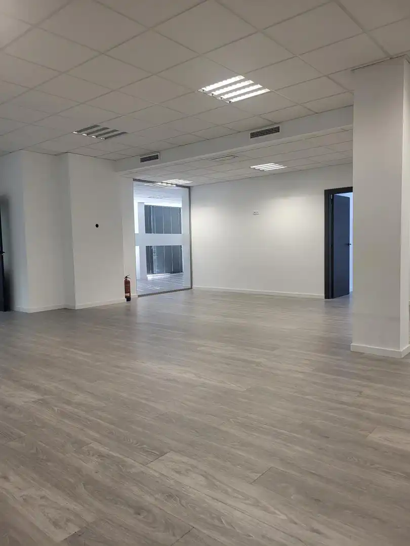 Local comercial en alquiler en de Rafael Alberti, imagen 2