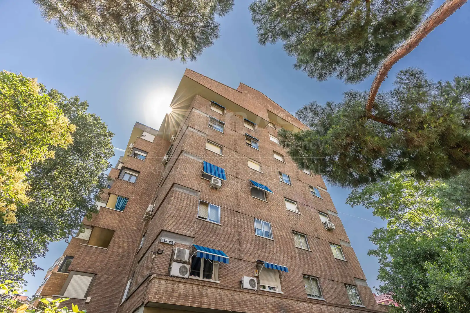 Vista exterior de Pis en venda en Madrid amb Calefacció, Terrassa i Traster