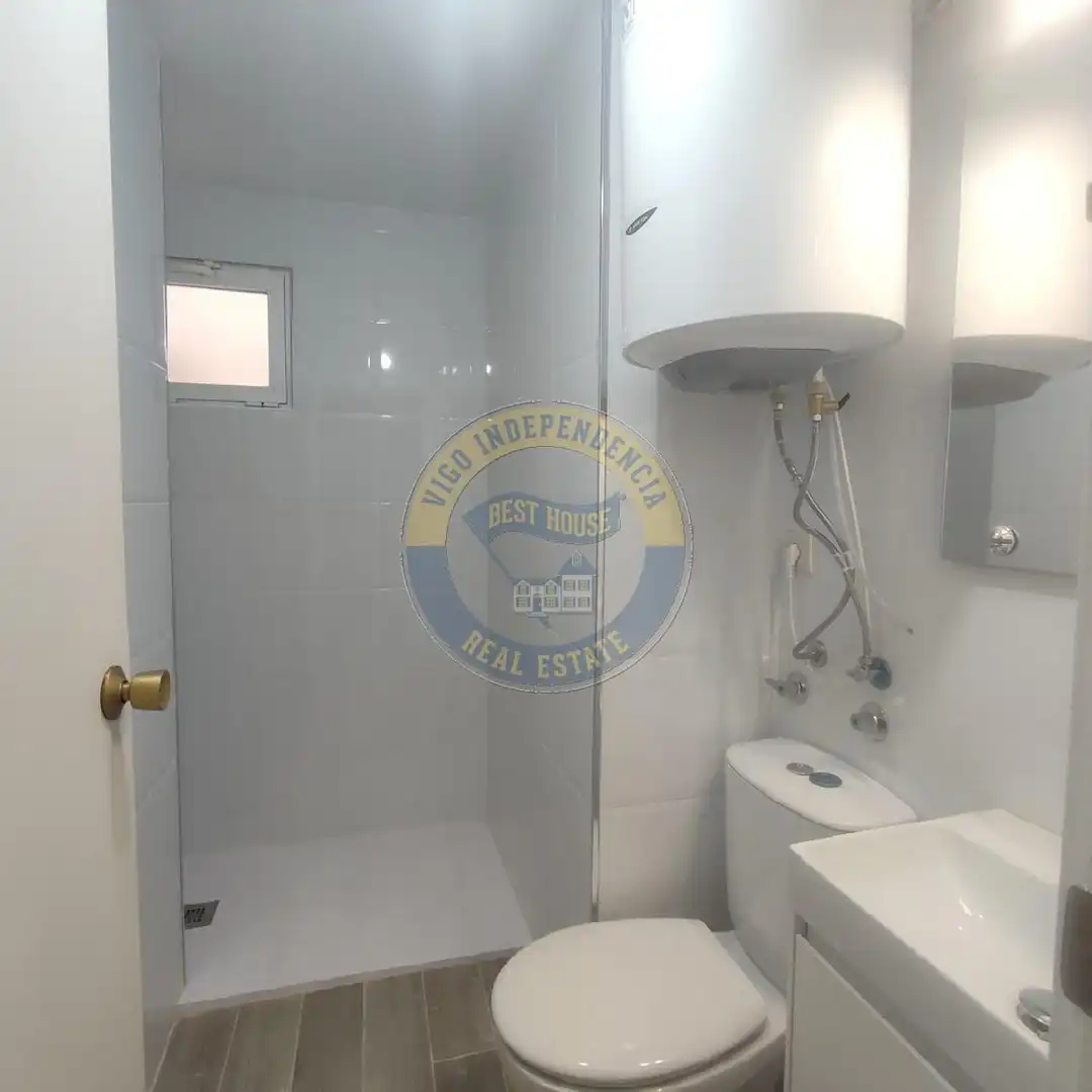Bany de Apartament en venda en Vigo 