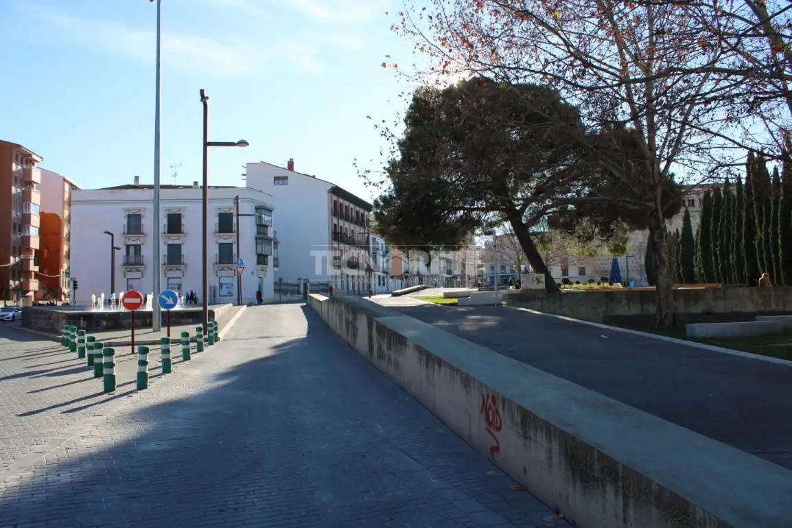 Vista exterior de Piso en venta en Guadalajara con Calefacción y Amueblado