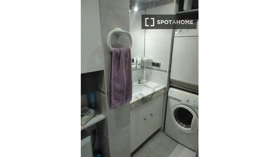 Flat with terrace to rent in Sant Martí, imagen 3
