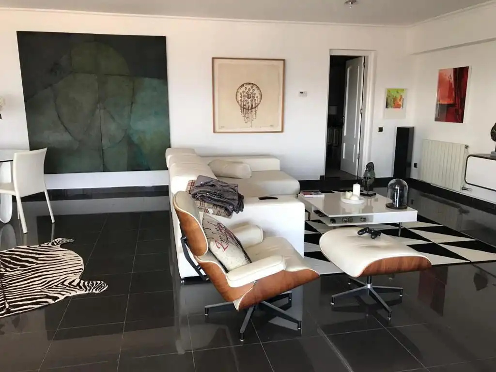 Sala d'estar de Casa o xalet en venda en Sant Boi de Llobregat amb Aire condicionat, Calefacció i Jardí privat