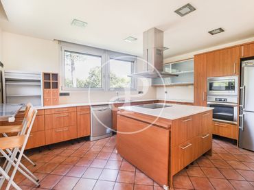 Casa con piscina en venta en Carrer Mercè Rodoreda