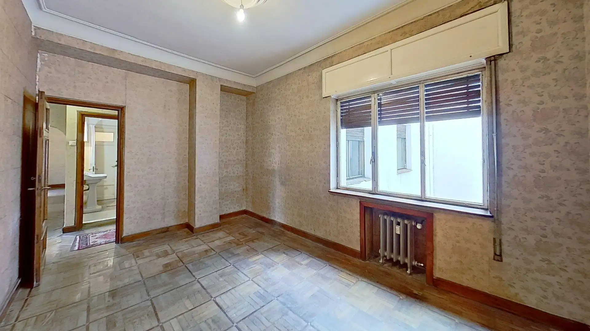Habitación de Piso en venta en Oviedo  con Calefacción