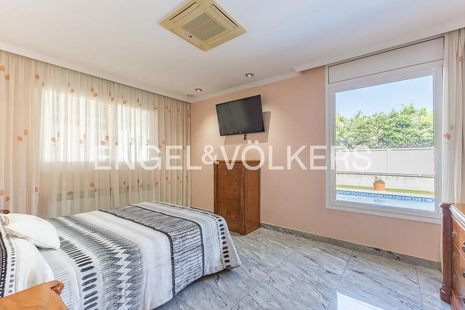 Habitación de Casa o chalet en venta en Molins de Rei con Aire acondicionado, Calefacción y Jardín privado