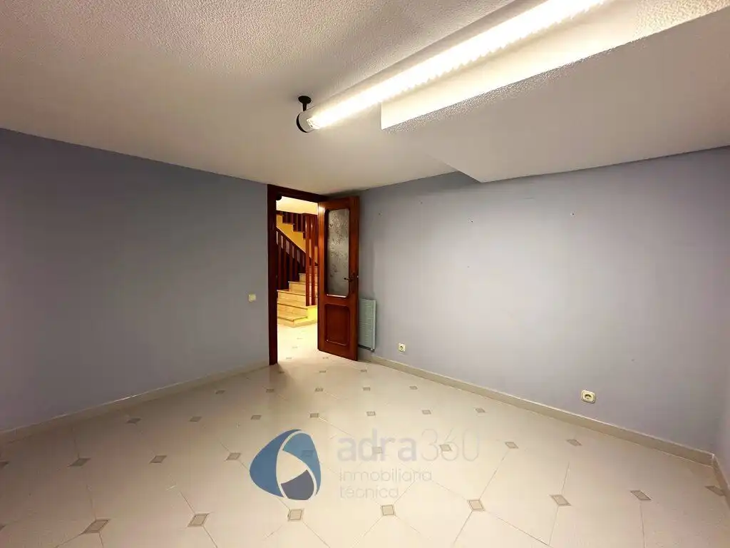 Houses for sale in Lardero  with Air Conditioner, Heating and Private garden