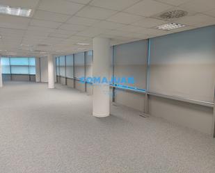 Office to rent in Badalona  with Air Conditioner