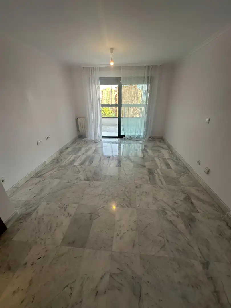 Sala de estar de Piso de alquiler en Alicante / Alacant con Aire acondicionado y Piscina comunitaria