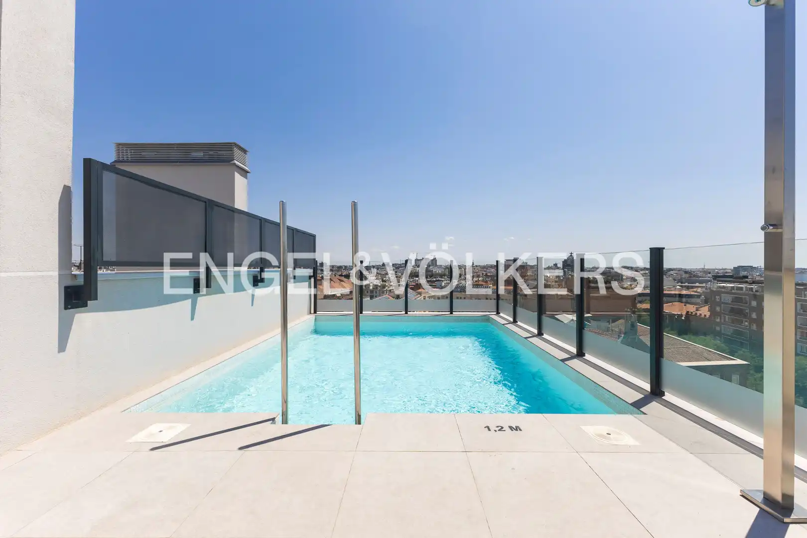 Piscina de Ático en venta en Madrid con Aire acondicionado, Calefacción y Terraza