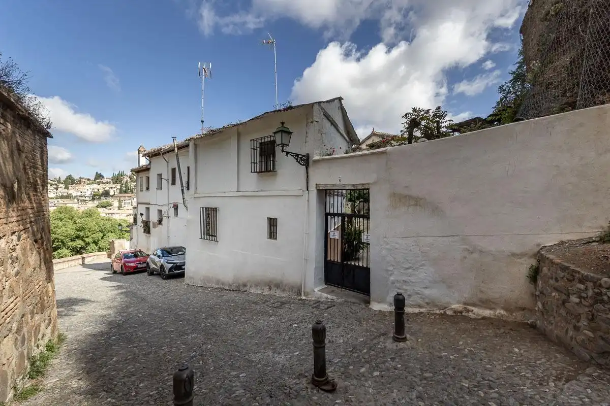 Vista exterior de Casa o xalet en venda en Granada amb Terrassa i Balcó