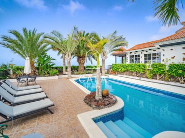 Villa avec balcon à vendre à La Finquita