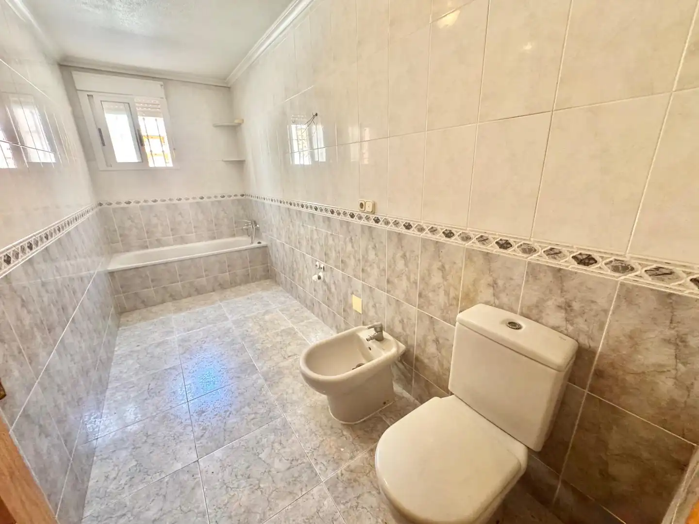 Bathroom of Flat for sale in Orihuela  with Balcony