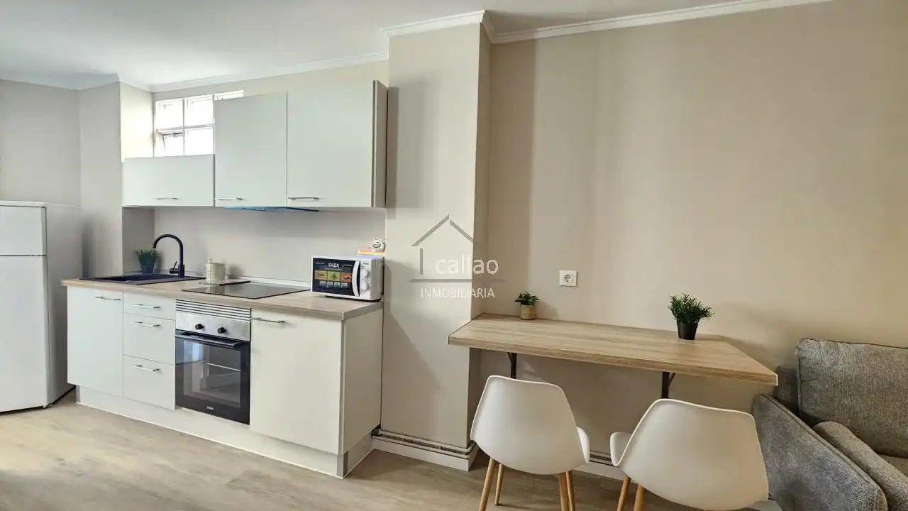 Cocina de Piso para compartir en Ferrol con Calefacción y Amueblado