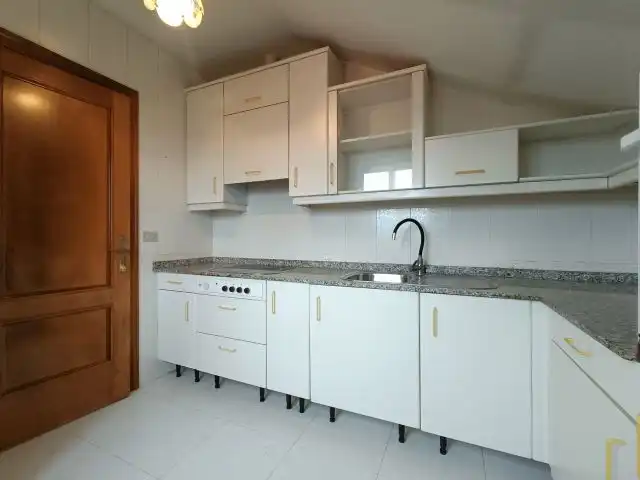 Cocina de Casa o chalet en venta en Vigo  con Calefacción, Jardín privado y Parquet