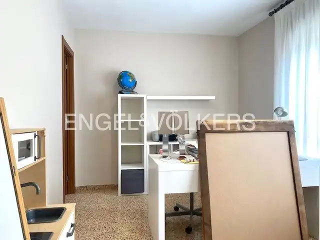 Flat for rent in Paterna  with Air Conditioner, Heating and Storage room