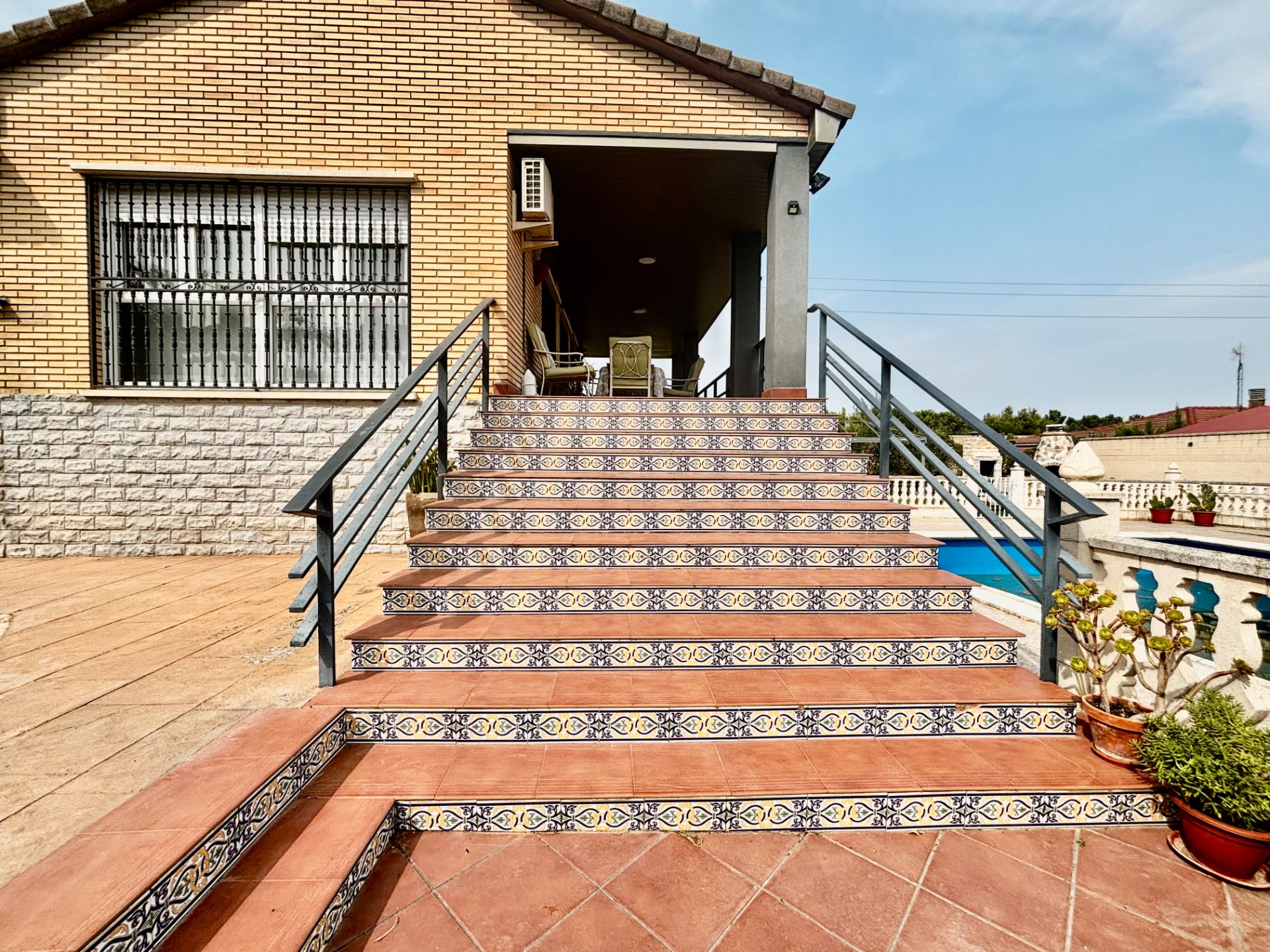 Vista exterior de Casa o xalet en venda en El Burgo de Ebro amb Aire condicionat, Calefacció i Jardí privat