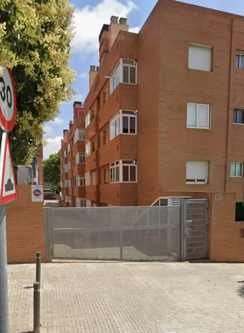 Außenansicht von Garage zur Miete in Santa Coloma de Gramenet