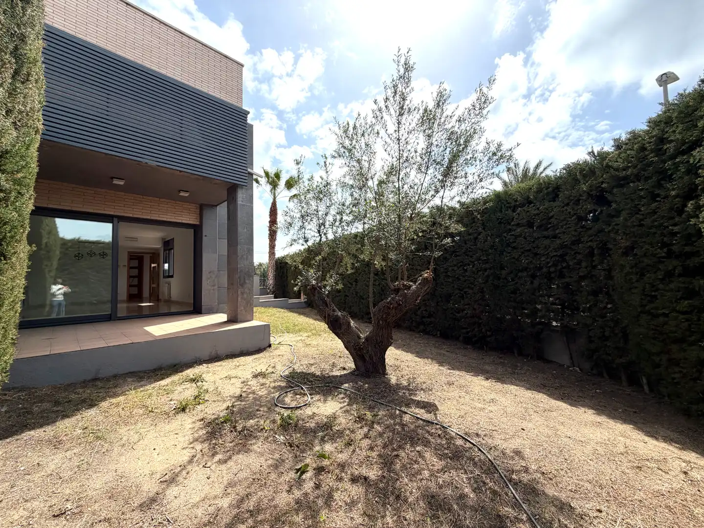 Vista exterior de Casa adosada en venda en Cambrils amb Aire condicionat, Calefacció i Jardí privat