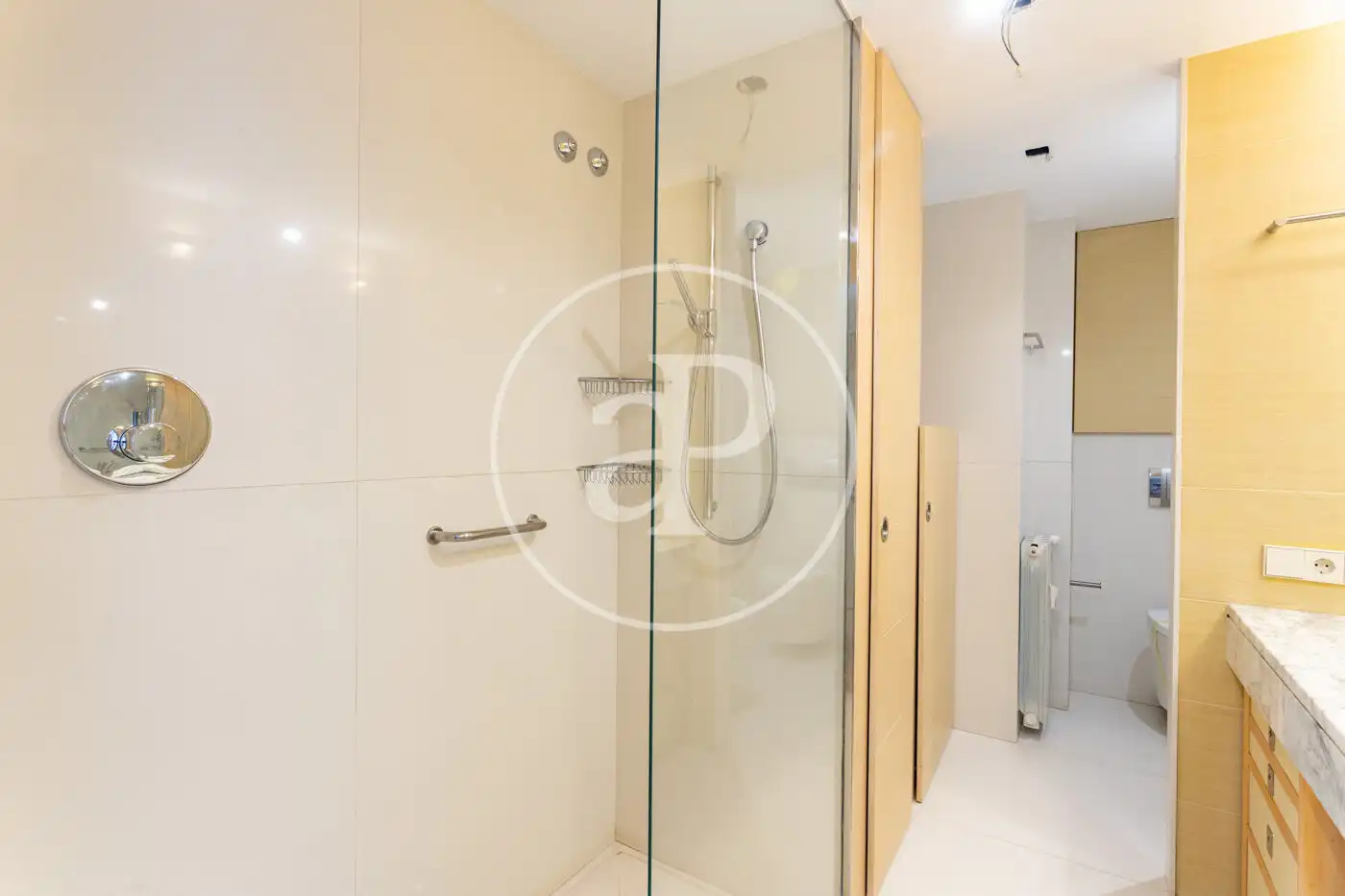 Bathroom of Flat for rent in Barcelona  with Air Conditioner, Heating and Private garden
