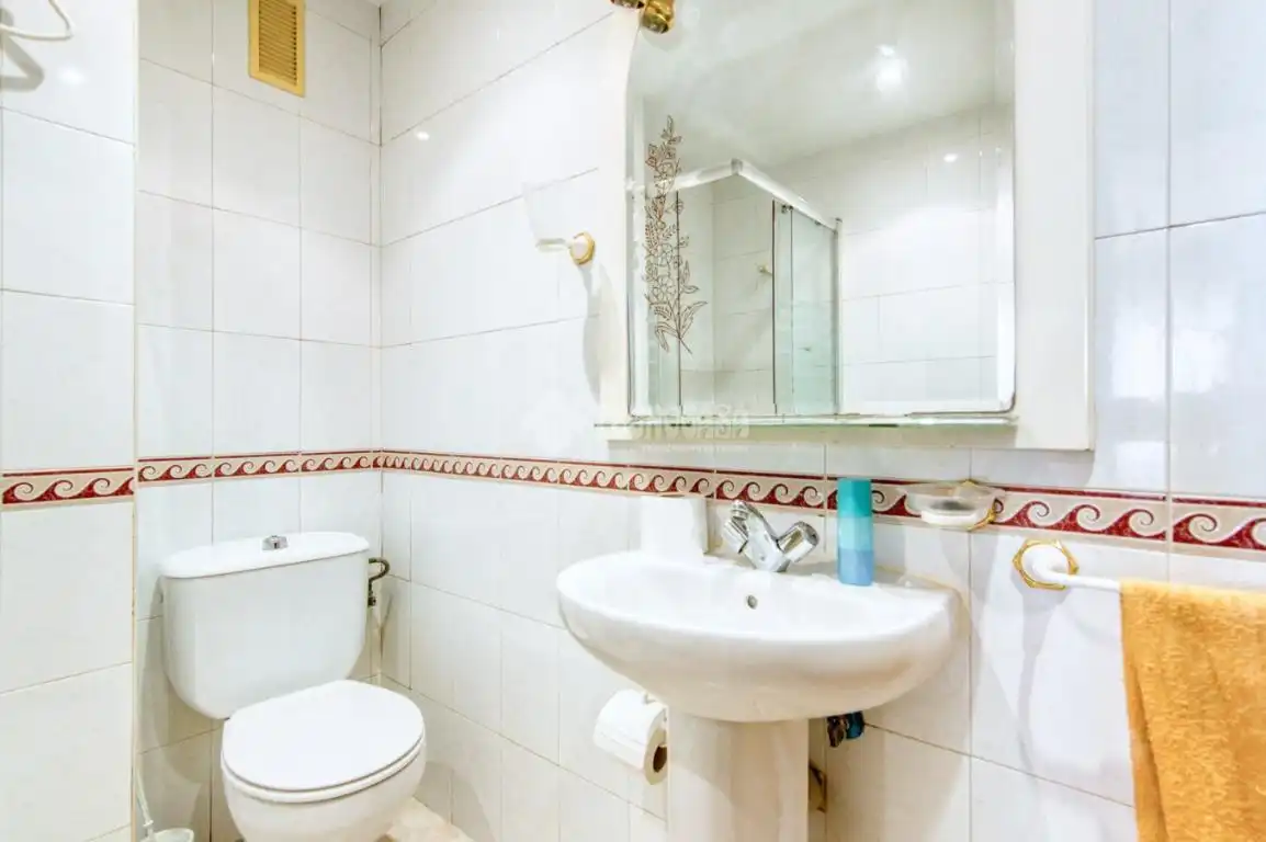 Bathroom of Flat for sale in Salamanca  with Heating and Balcony