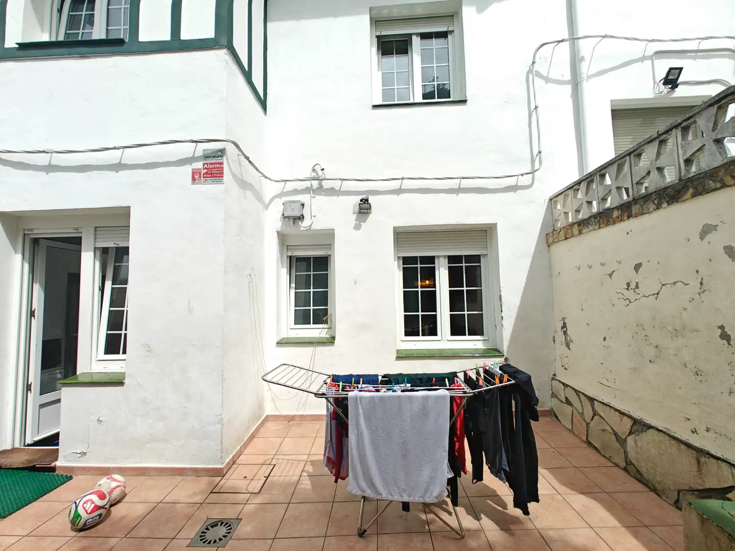 Vista exterior de Casa adosada en venda en Bilbao  amb Calefacció, Terrassa i Moblat