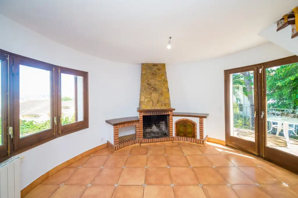 Sala d'estar de Casa o xalet en venda en Calonge i Sant Antoni amb Calefacció, Jardí privat i Terrassa
