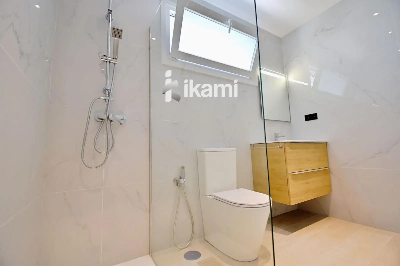Bathroom of Houses for sale in Chiloeches  with Air Conditioner and Alarm