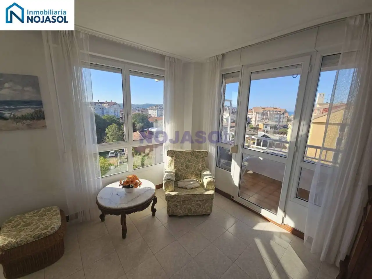 Sala d'estar de Apartament en venda en Noja amb Calefacció, Terrassa i Moblat