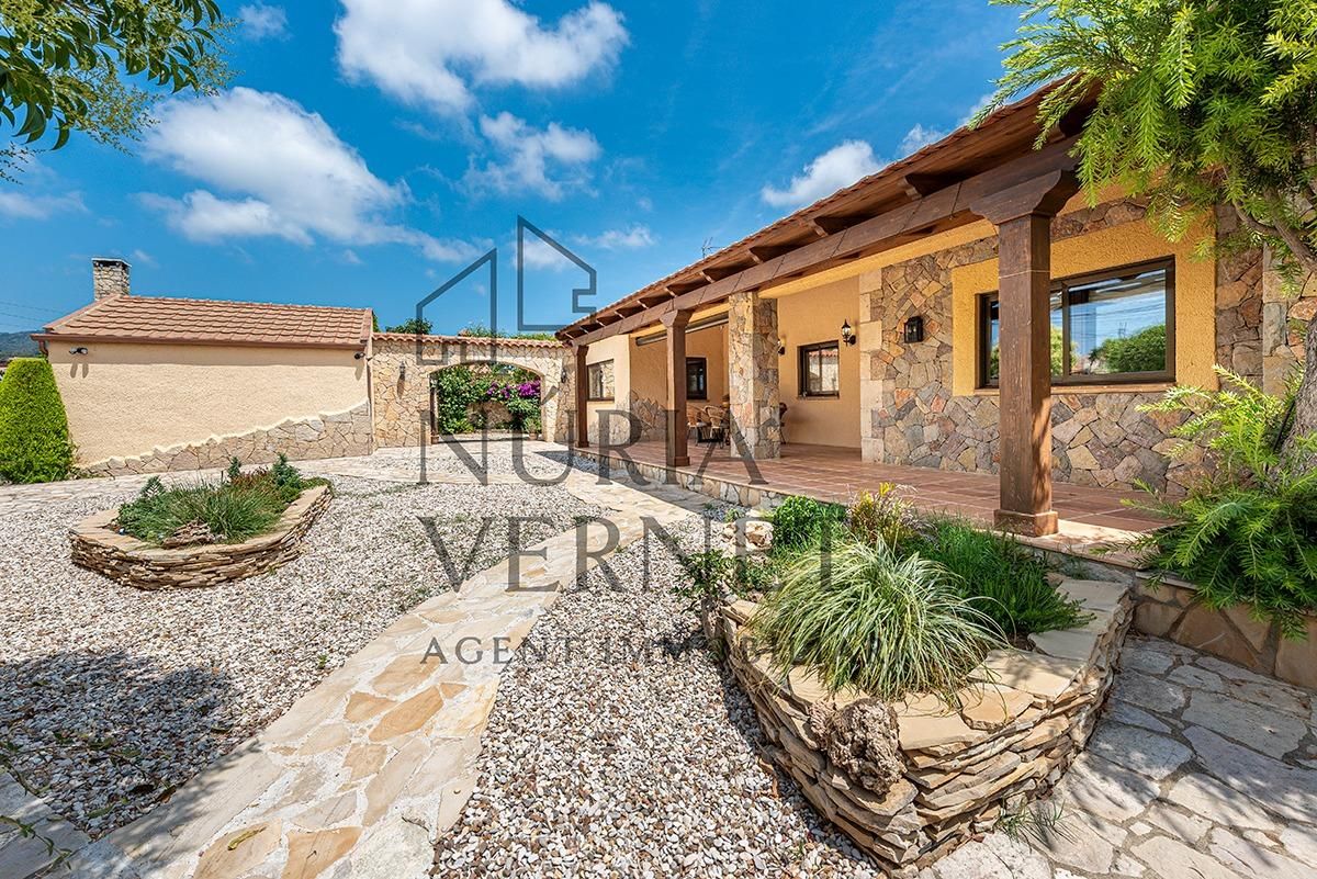 Vista exterior de Casa o xalet en venda en Botarell amb Aire condicionat, Calefacció i Jardí privat