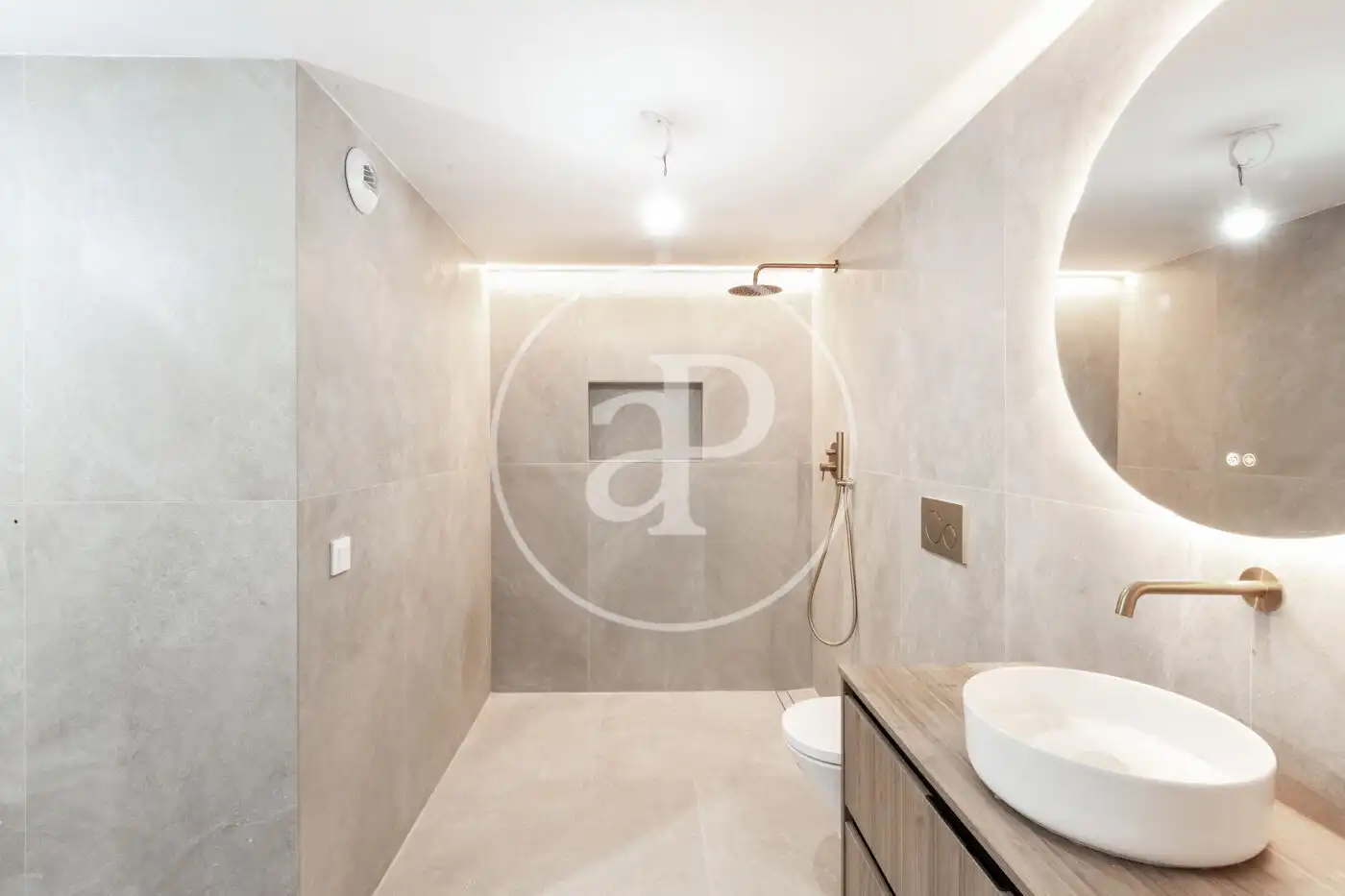 Baño de Piso en venta en Valencia con Aire acondicionado, Calefacción y Trastero