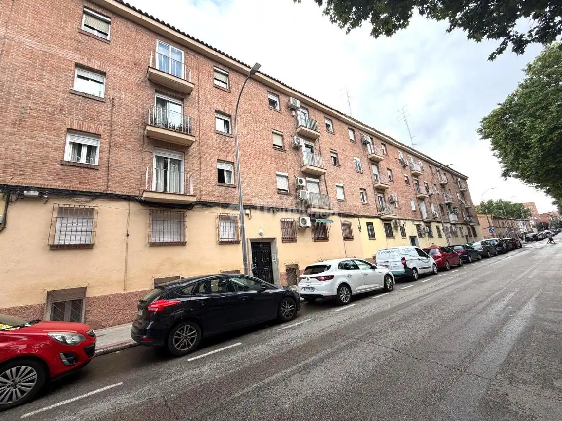 Vista exterior de Piso en venta en Madrid con Calefacción y Parquet