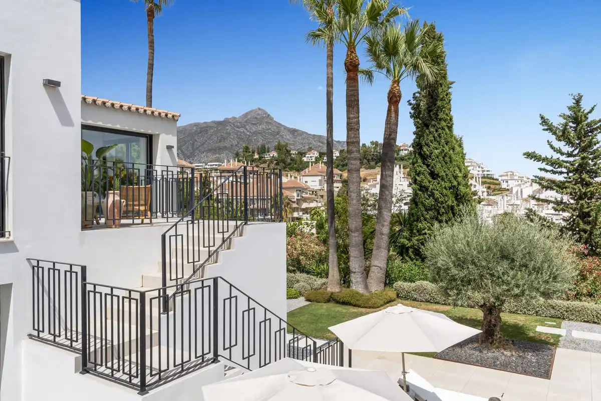 Terrace of Houses for sale in Nueva Andalucía