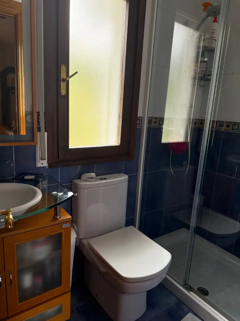 Baño de Casa adosada en venta en Grado con Calefacción, Jardín privado y Parquet
