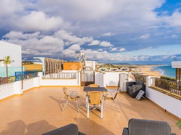 Casa amb balcó en venda a Conil