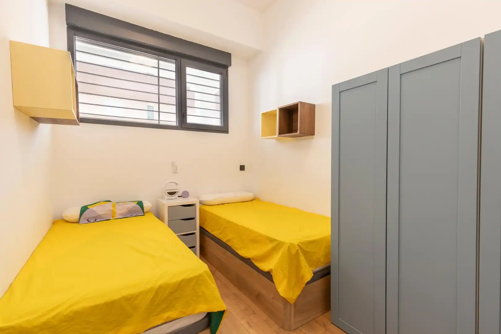 Habitación de Planta baja en venta en Granada con Aire acondicionado, Calefacción y Amueblado