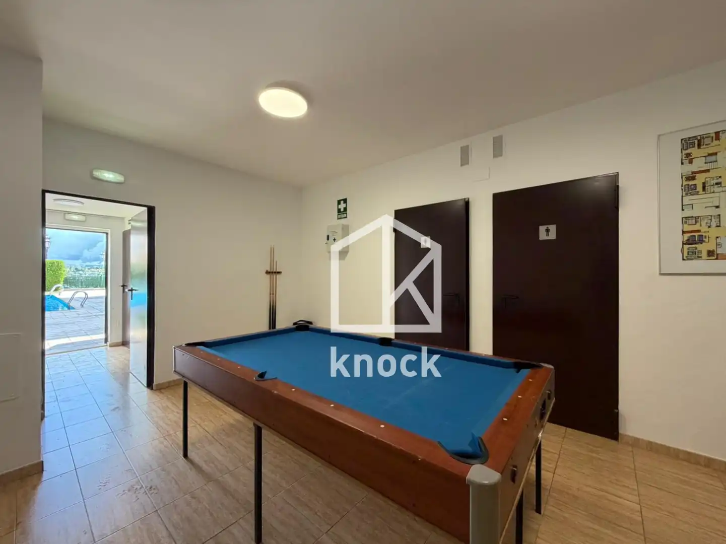 Piscina de Piso en venta en Oviedo  con Calefacción, Jardín privado y Trastero
