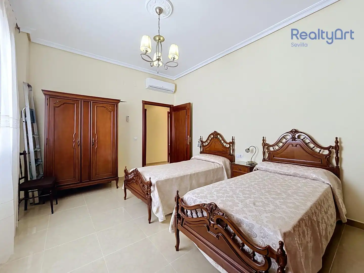 Bedroom of Houses for sale in Tomares  with Air Conditioner, Heating and Private garden
