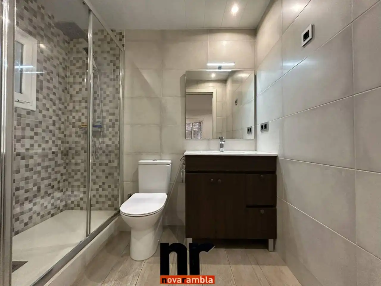 Baño de Piso en venta en Ripollet con Aire acondicionado y Parquet