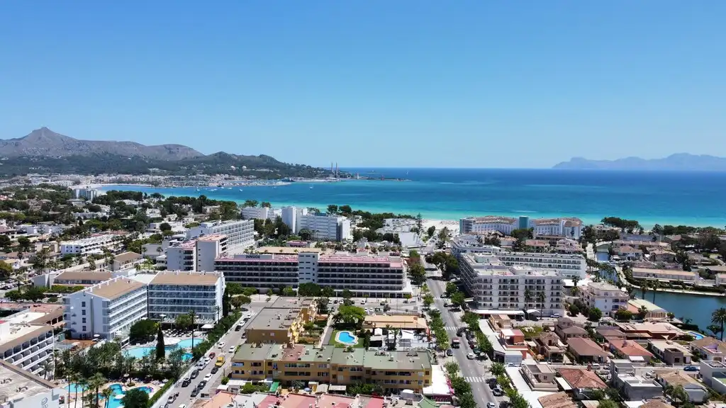 Vista exterior de Casa o xalet en venda en Alcúdia amb Jardí privat, Terrassa i Moblat
