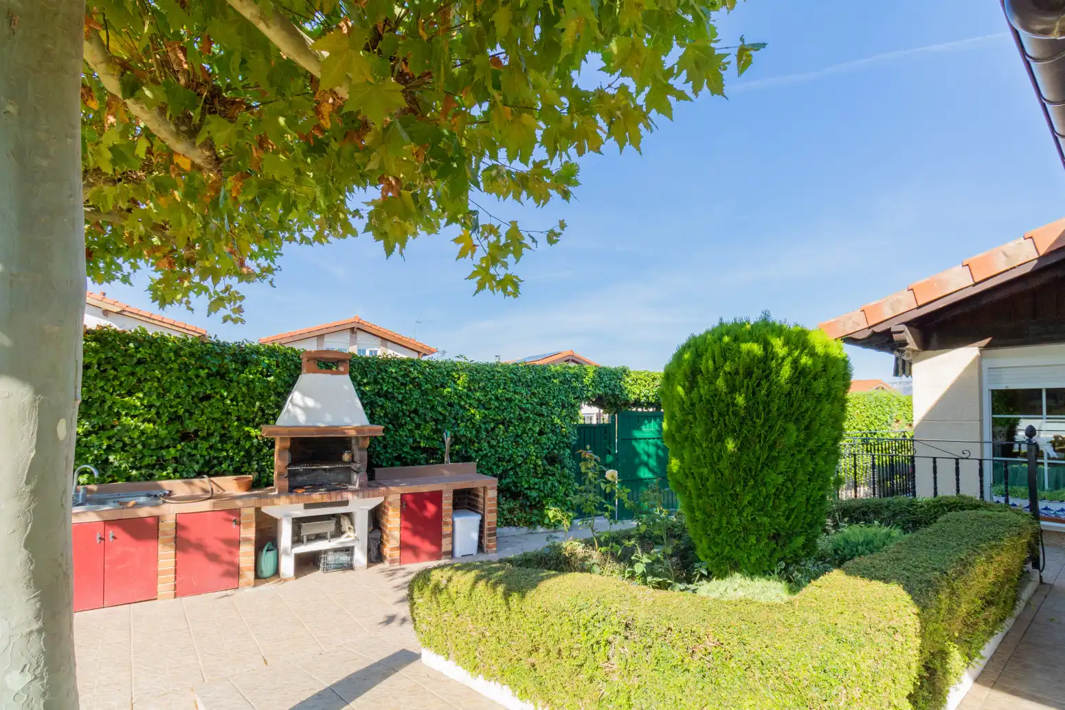 Jardín de Casa o chalet en venta en Ayegui / Aiegi con Calefacción, Trastero y Piscina
