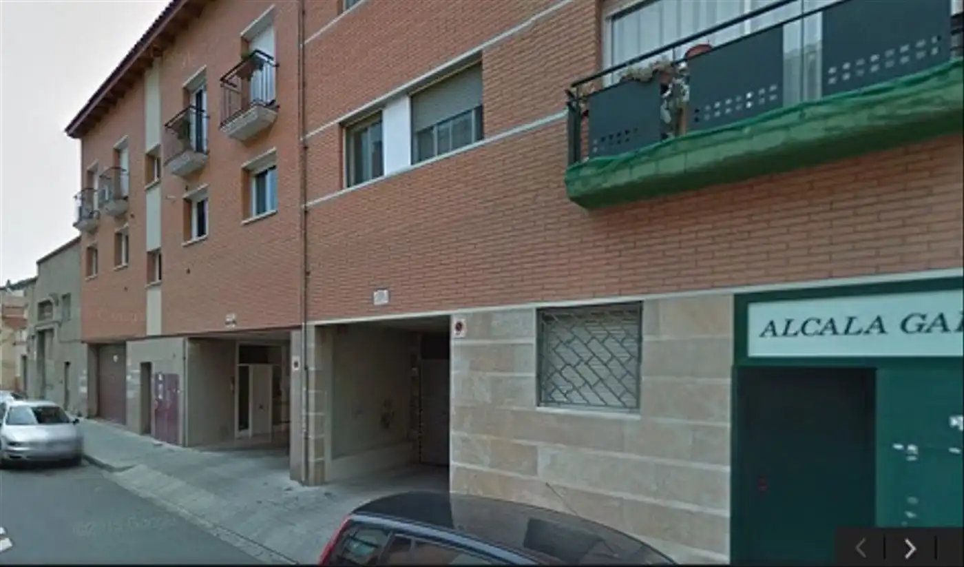 Außenansicht von Garage zur Miete in Cornellà de Llobregat