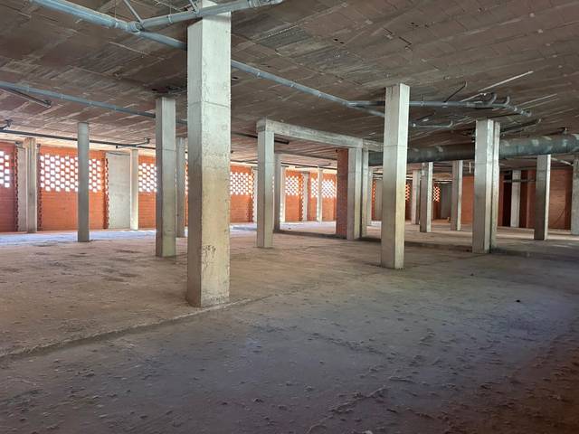 Local comercial en Alquiler en Carrer de Honori García García en Estación - Universidad