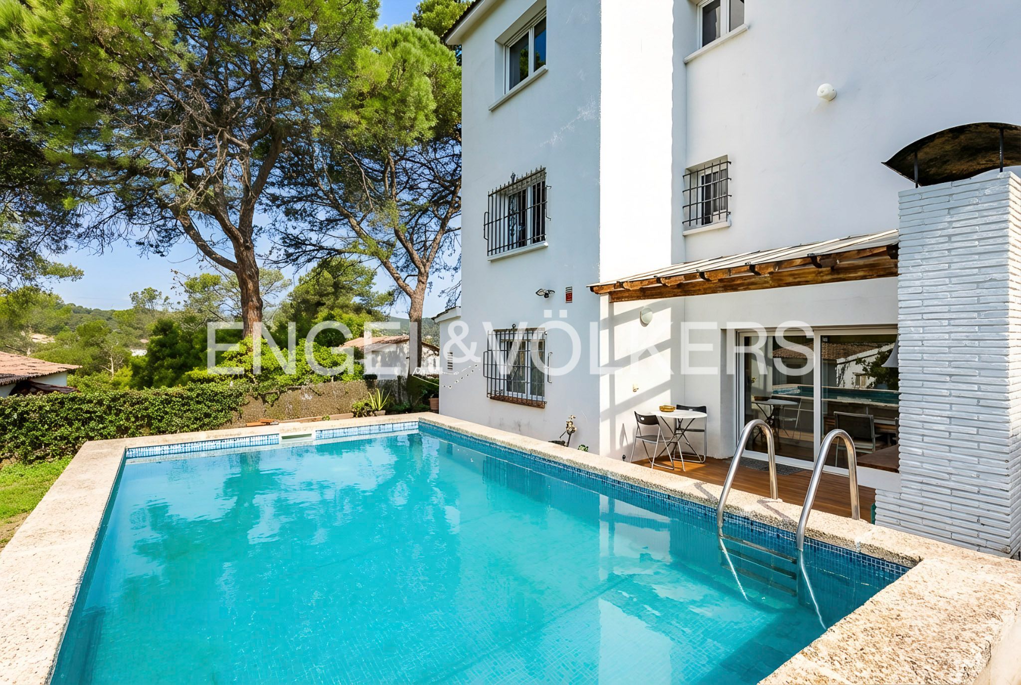 Piscina de Casa o xalet en venda en Sant Cugat del Vallès amb Aire condicionat, Calefacció i Jardí privat