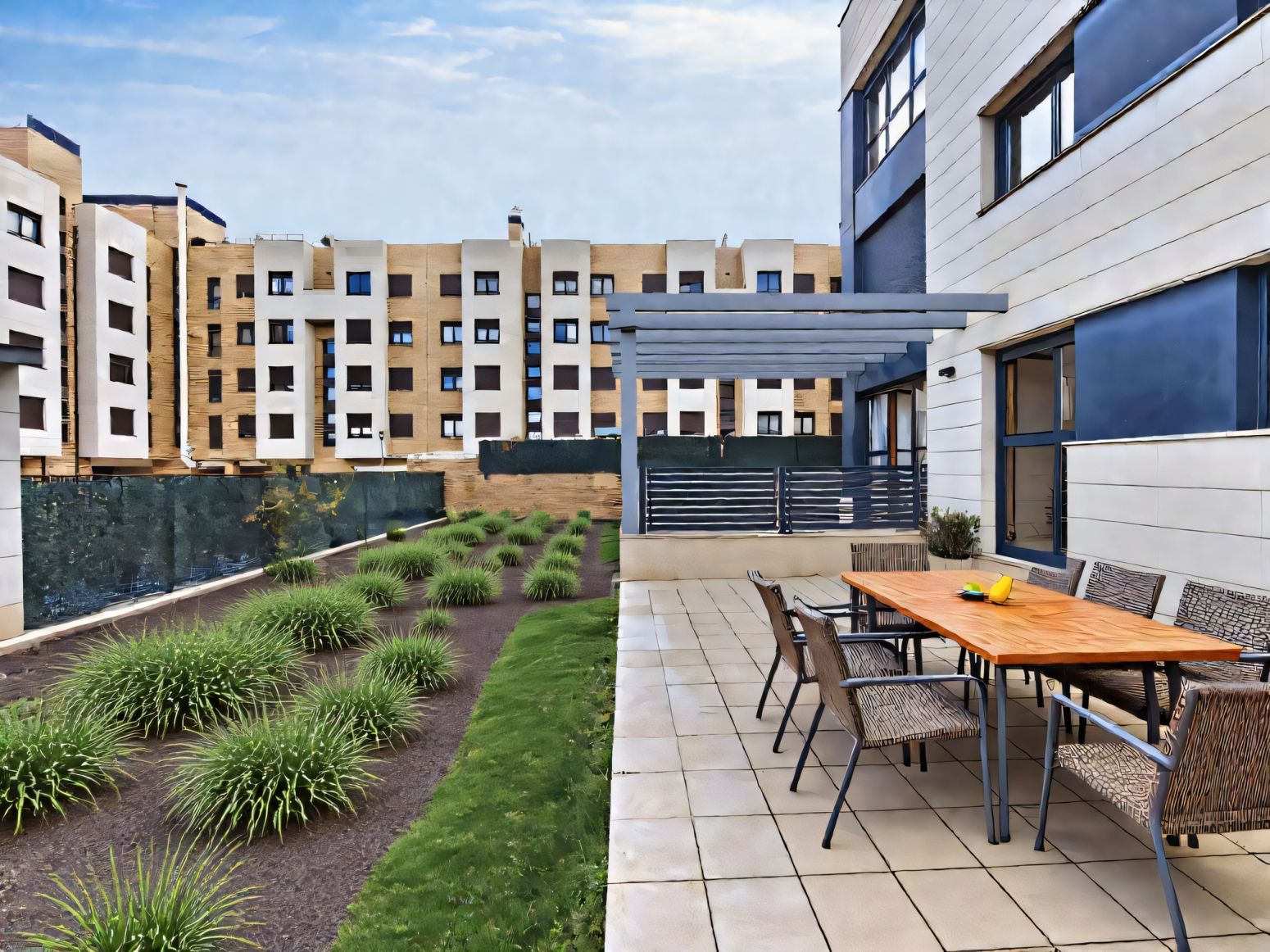 Terrassa de Pis en venda en  Logroño amb Aire condicionat, Calefacció i Jardí privat