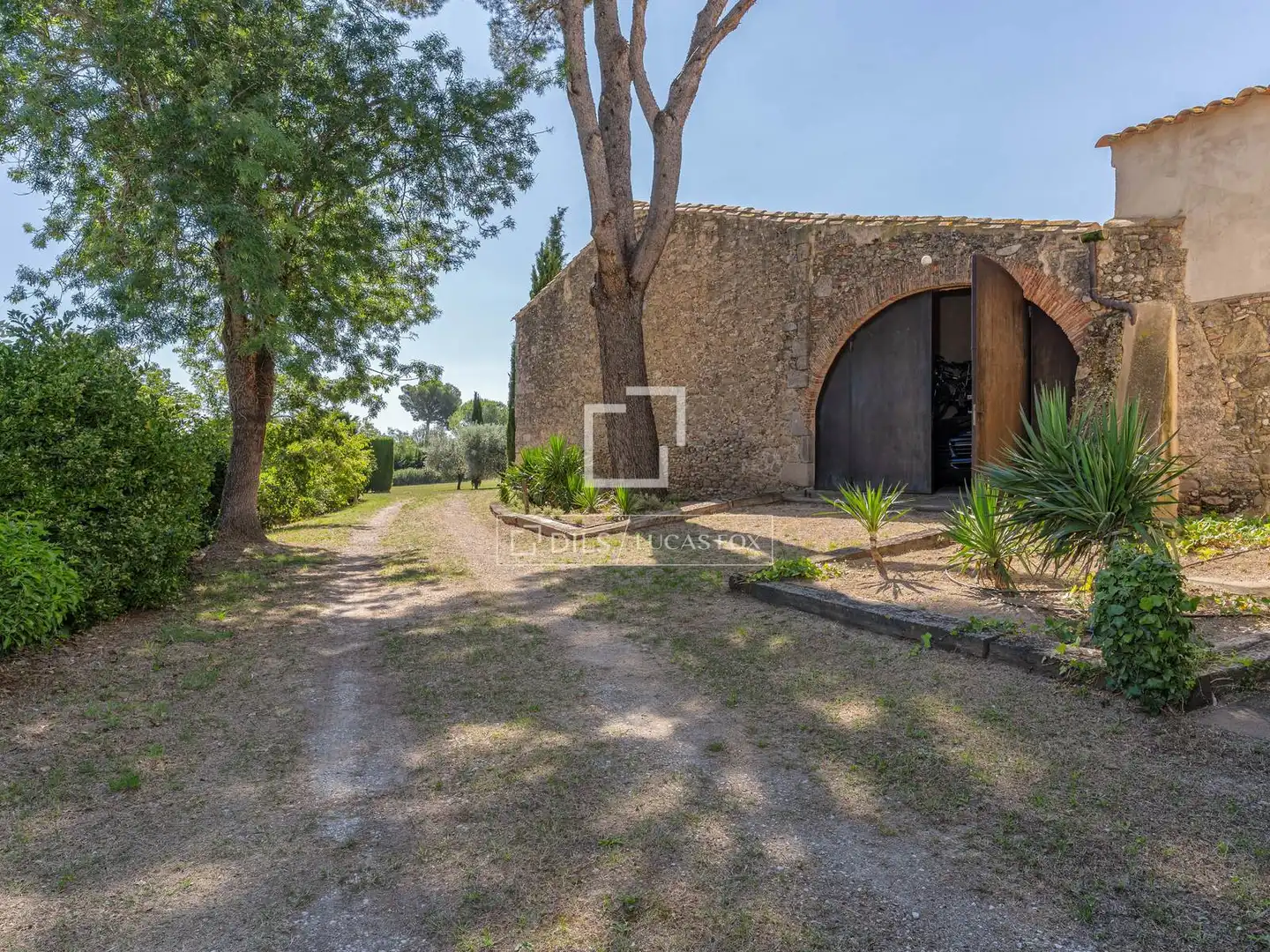 Vista exterior de Finca rústica en venta en Garrigàs con Aire acondicionado, Calefacción y Jardín privado