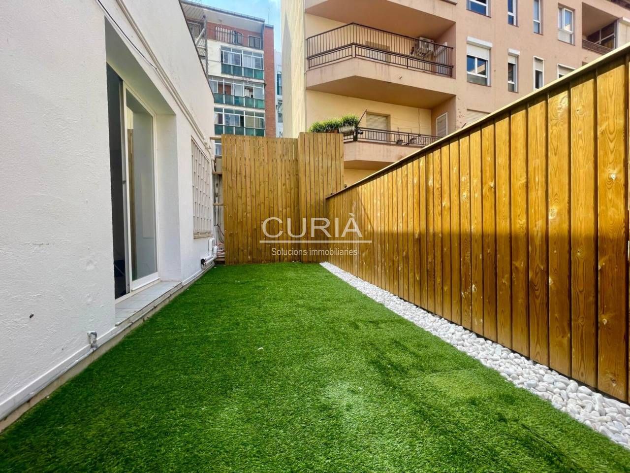 Oficina de alquiler en Instituts - Universitat