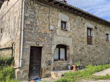 Casa con balcón en venta en MIES DEL CUETO 604