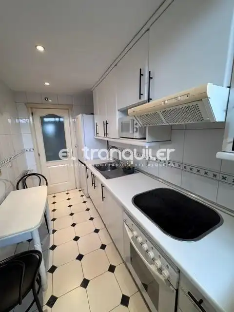 Kitchen of Flat for rent in Madrid  with Air Conditioner, Parquet flooring and Swimming Pool